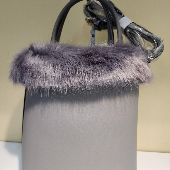 Handbag - Picture 2 of 3